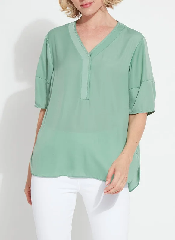 Gender-Neutral Trendy Clothing Styles Chic Trend Collection Musette Pullover Top