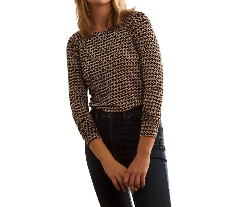 Modern Unisex Clothing For Any Occasion The Latest Trends Chantel Pullover Blouse In Houndstooth Modern Unisex Clothing For Any Occasion The Latest Trends Chantel Pullover Blouse In Houndstooth