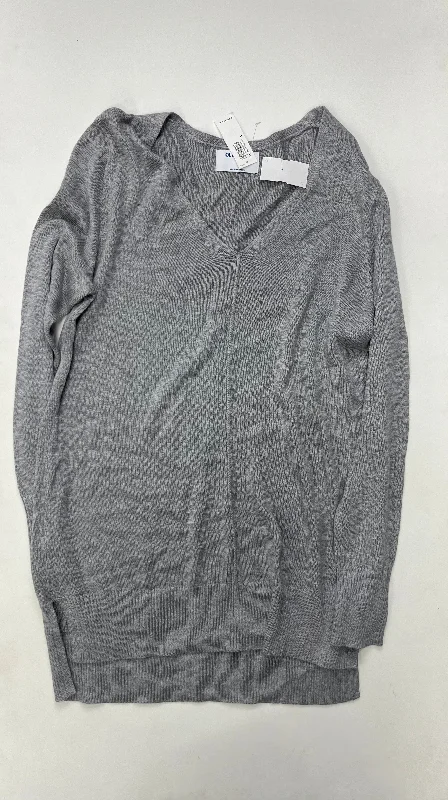 Feminine Soft - Hued Styles Grey Sweater Old Navy O, Size M